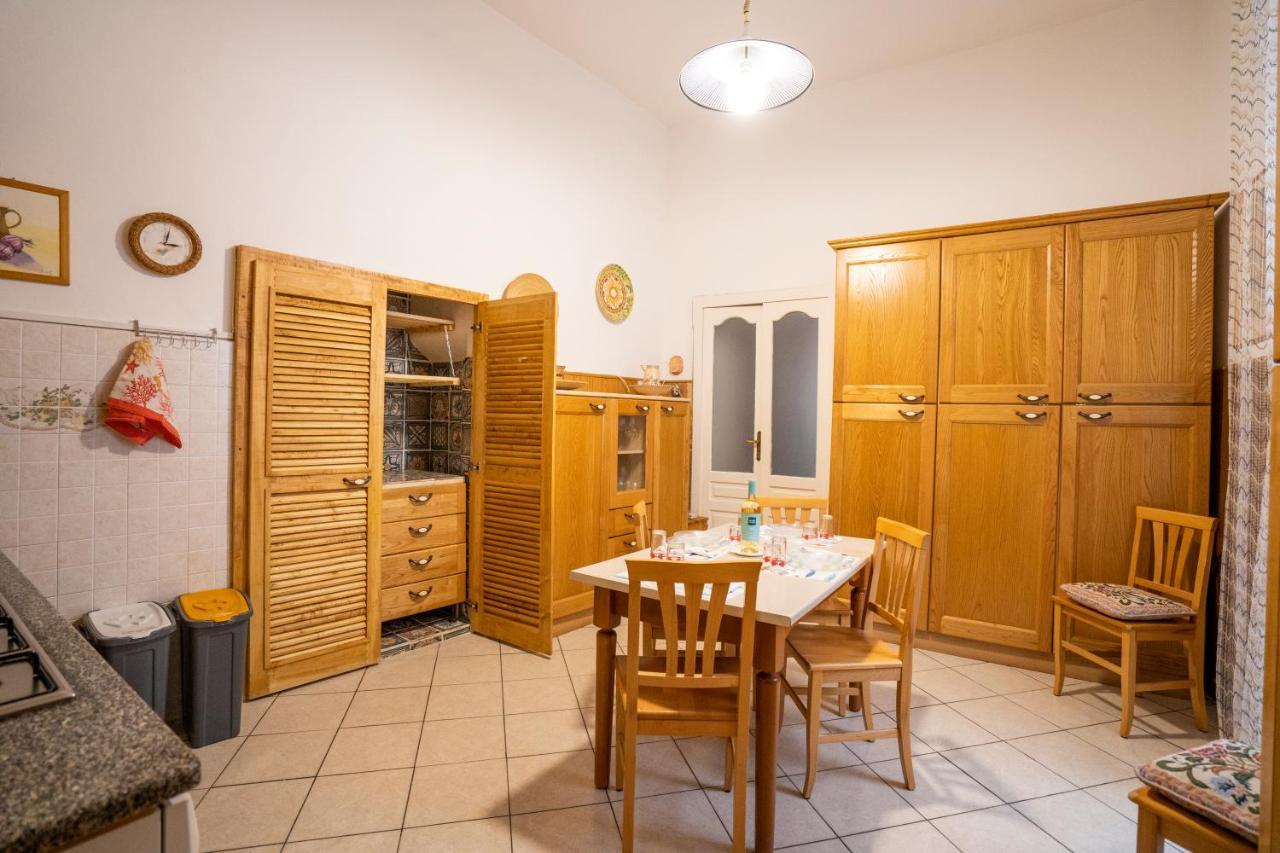 Апартаменты La Casina Nel Centro Тропея Экстерьер фото