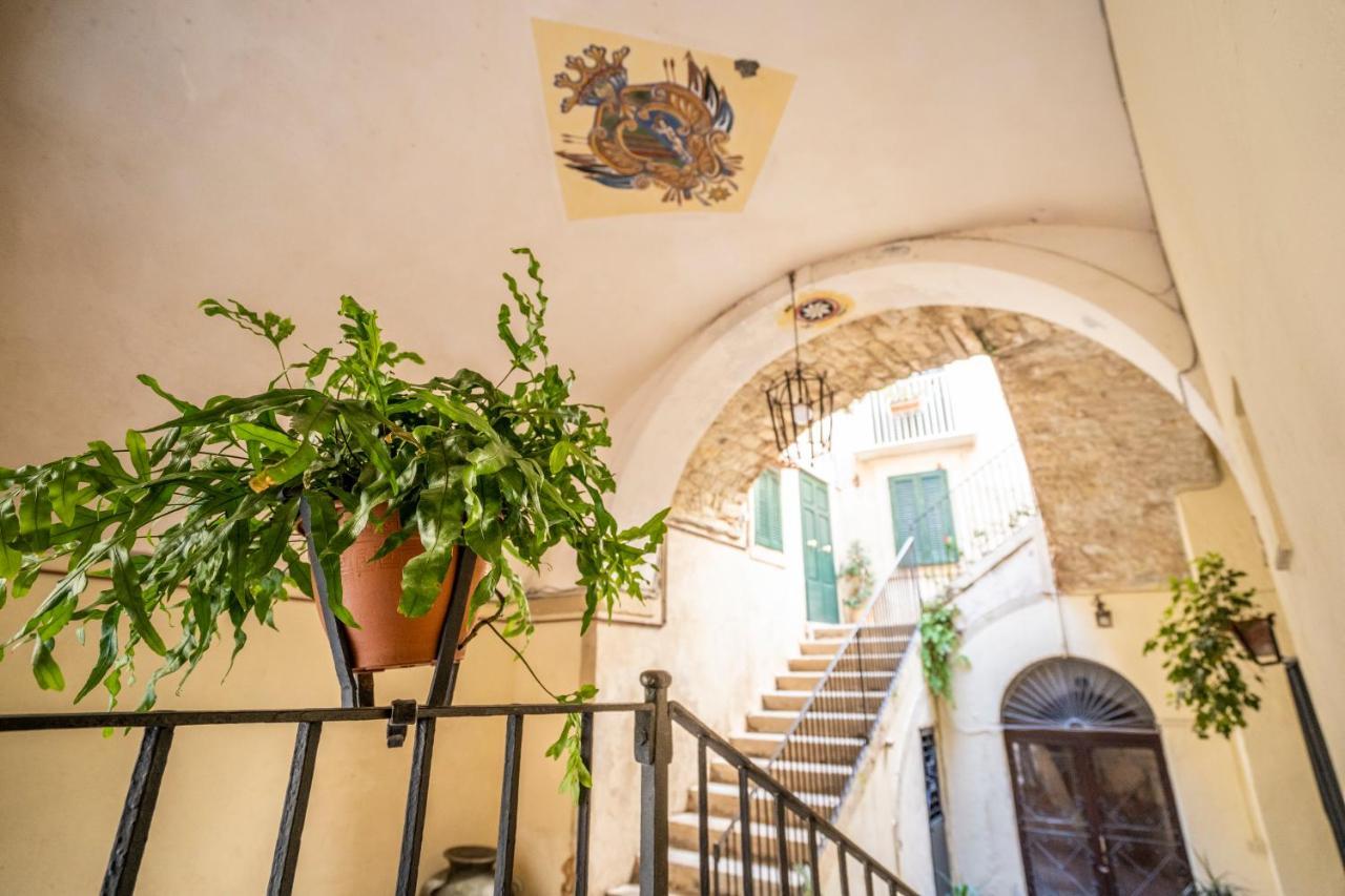 Апартаменты La Casina Nel Centro Тропея Экстерьер фото