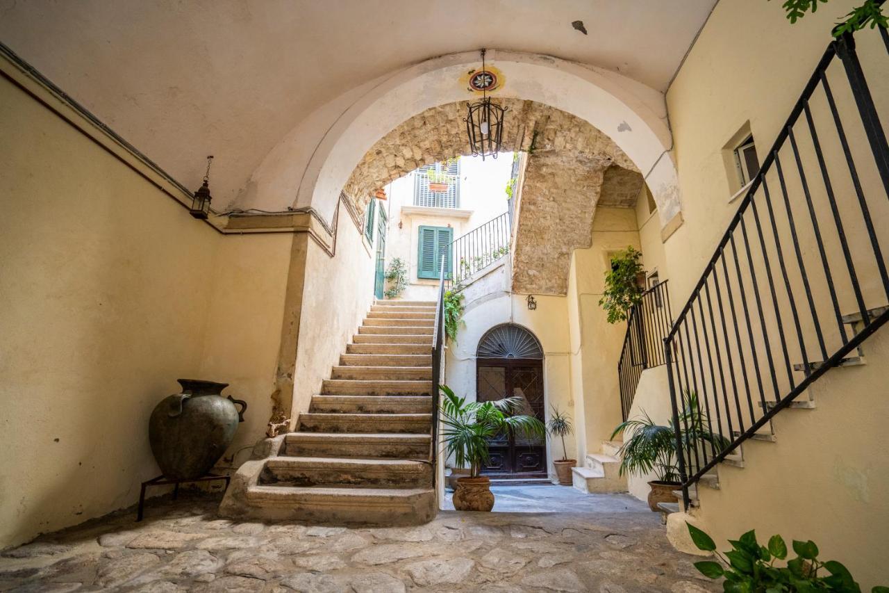 Апартаменты La Casina Nel Centro Тропея Экстерьер фото