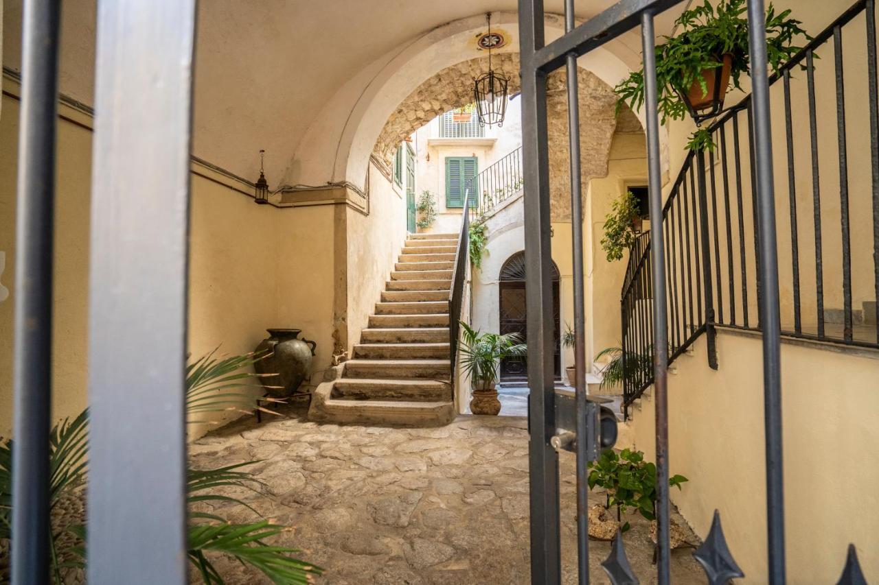 Апартаменты La Casina Nel Centro Тропея Экстерьер фото